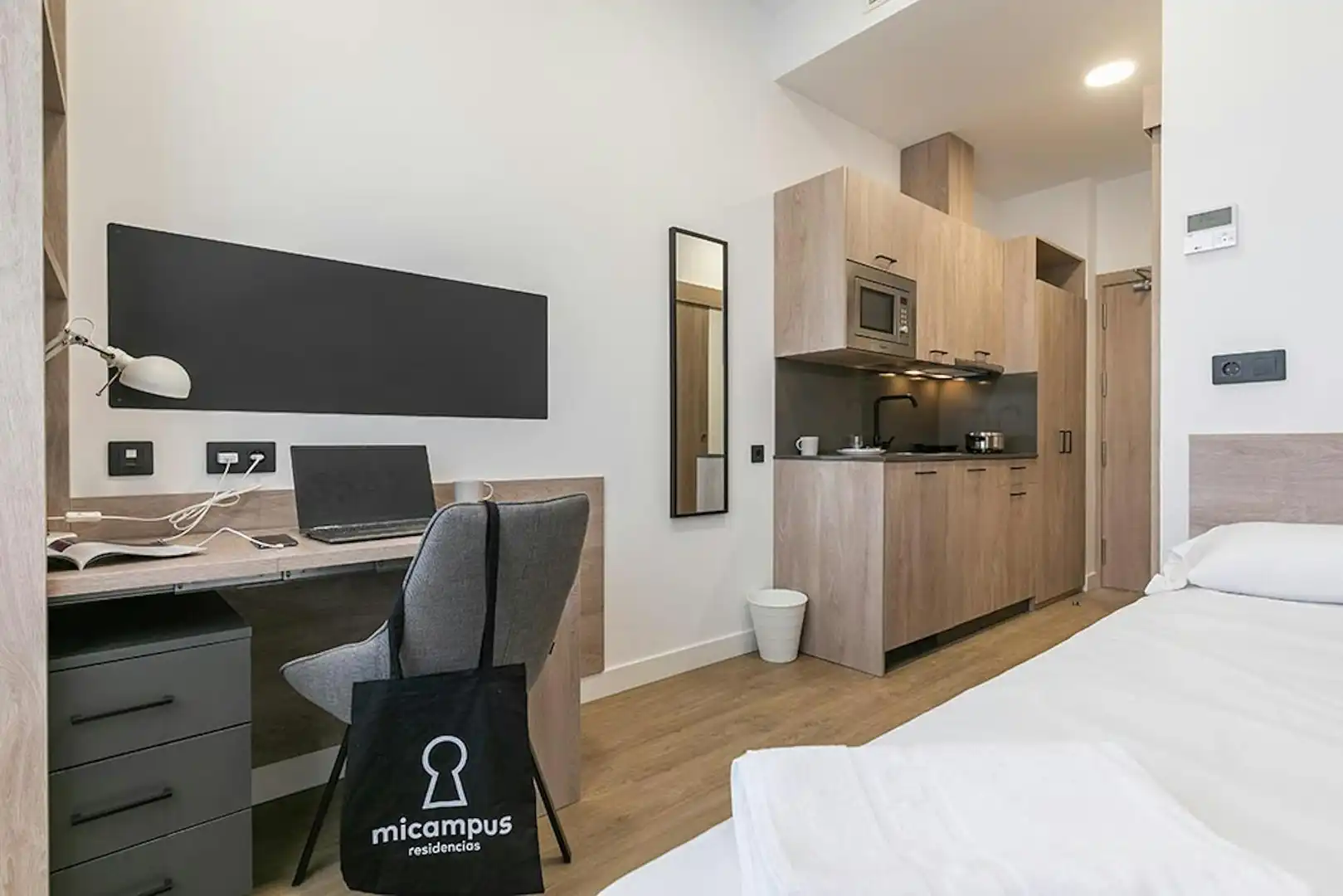 Schlafzimmer von Gebäude zur Miete in Madrid