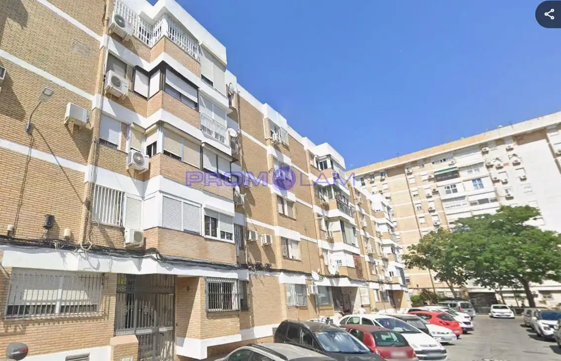 Vista exterior de Piso en venta en Sevilla