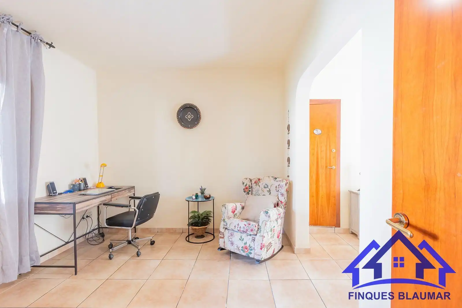 Sala d'estar de Casa o xalet en venda en Arenys de Mar amb Calefacció, Jardí privat i Terrassa