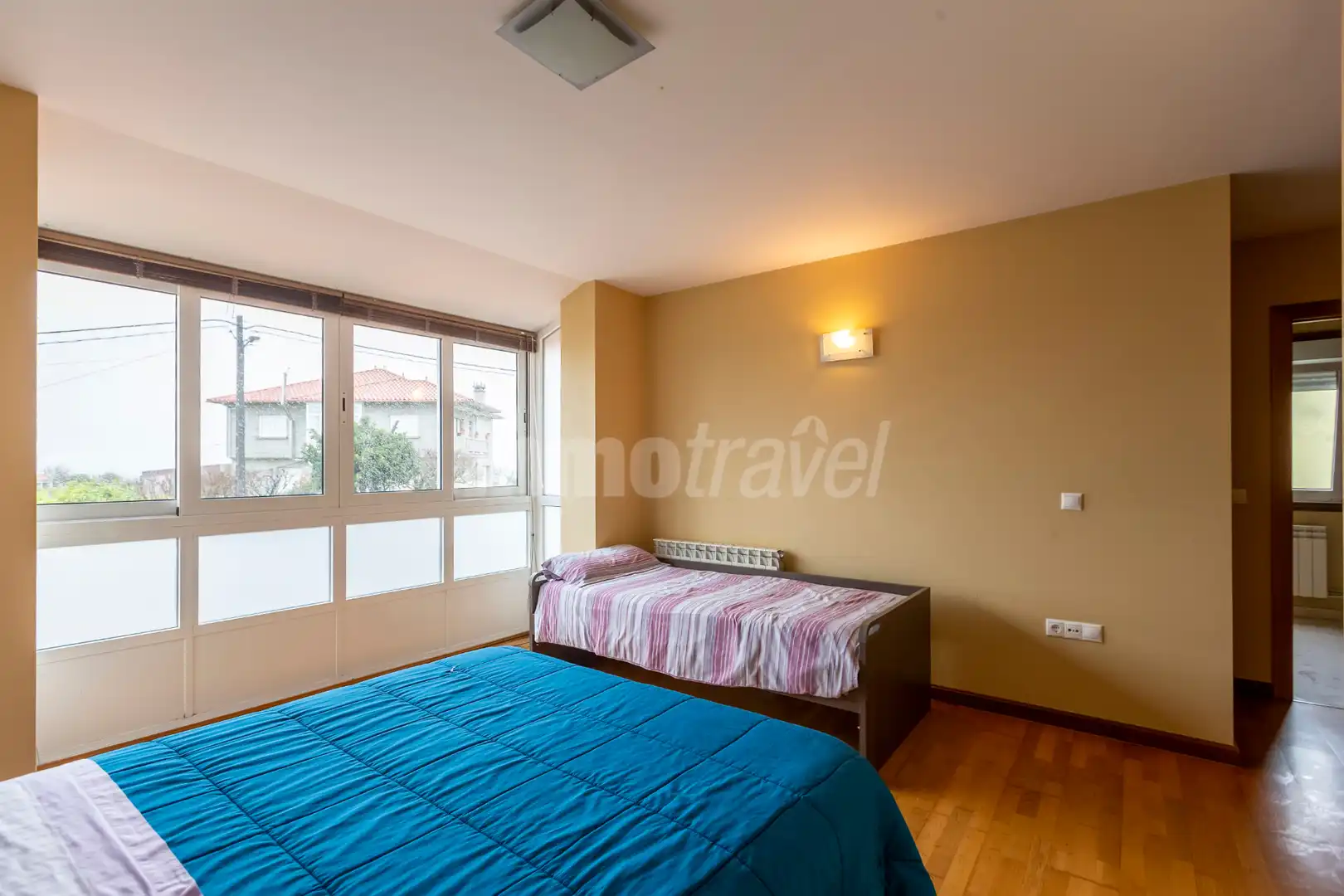 Schlafzimmer von Haus oder Chalet zum Verkauf in Sanxenxo mit Heizung, Privatgarten und Parkett