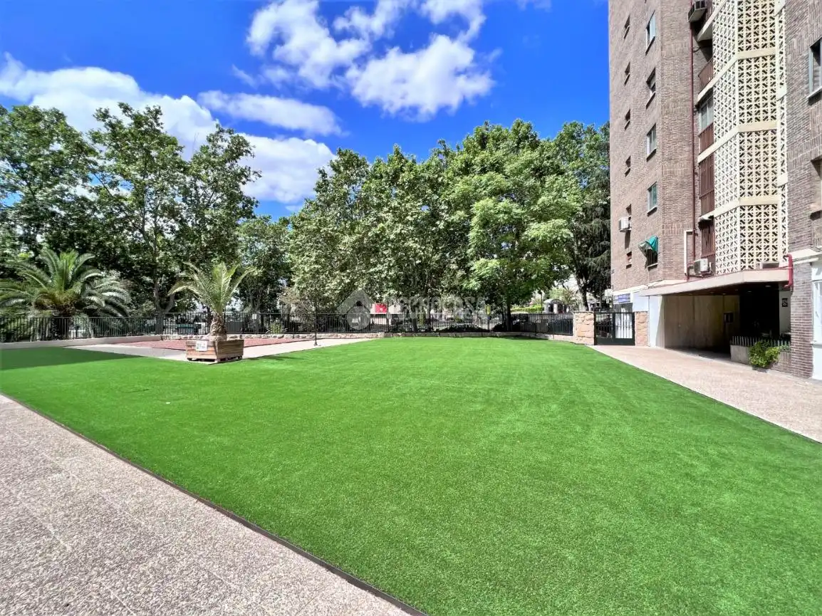 Exterior view of Flat for sale in Madrid  with Air Conditioner, Parquet flooring and Storage room