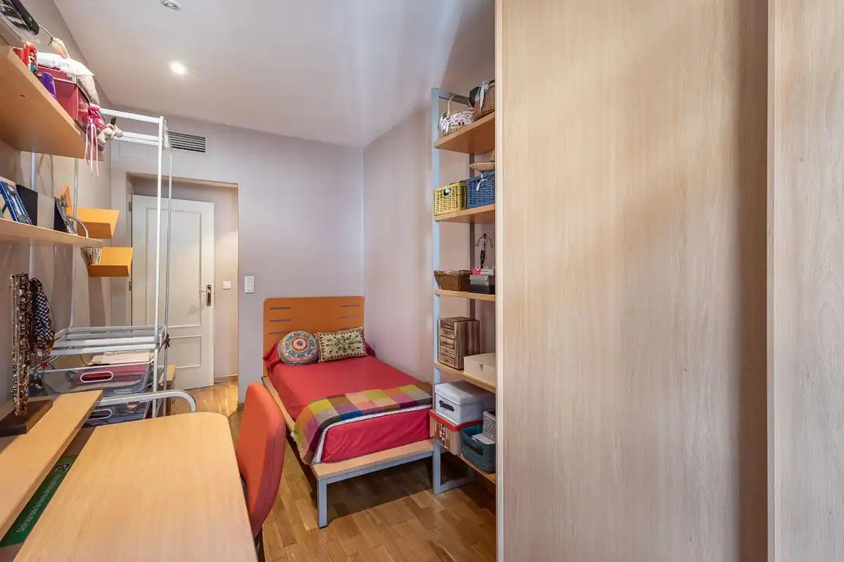 Habitación de Piso en venta en Granada con Aire acondicionado, Calefacción y Trastero