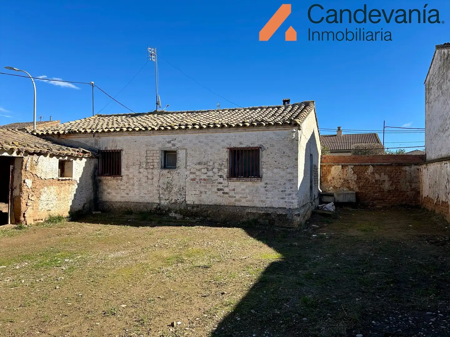 Vista exterior de Casa o xalet en venda en Zuera amb Jardí privat