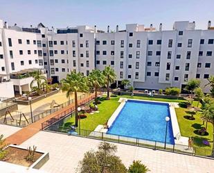 Vista exterior de Pis de lloguer en El Puerto de Santa María amb Terrassa, Piscina i Balcó