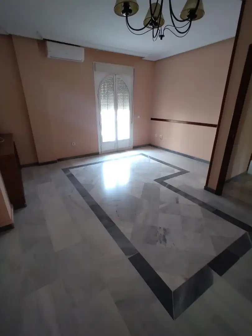 Flat with terrace for sale in Baena
