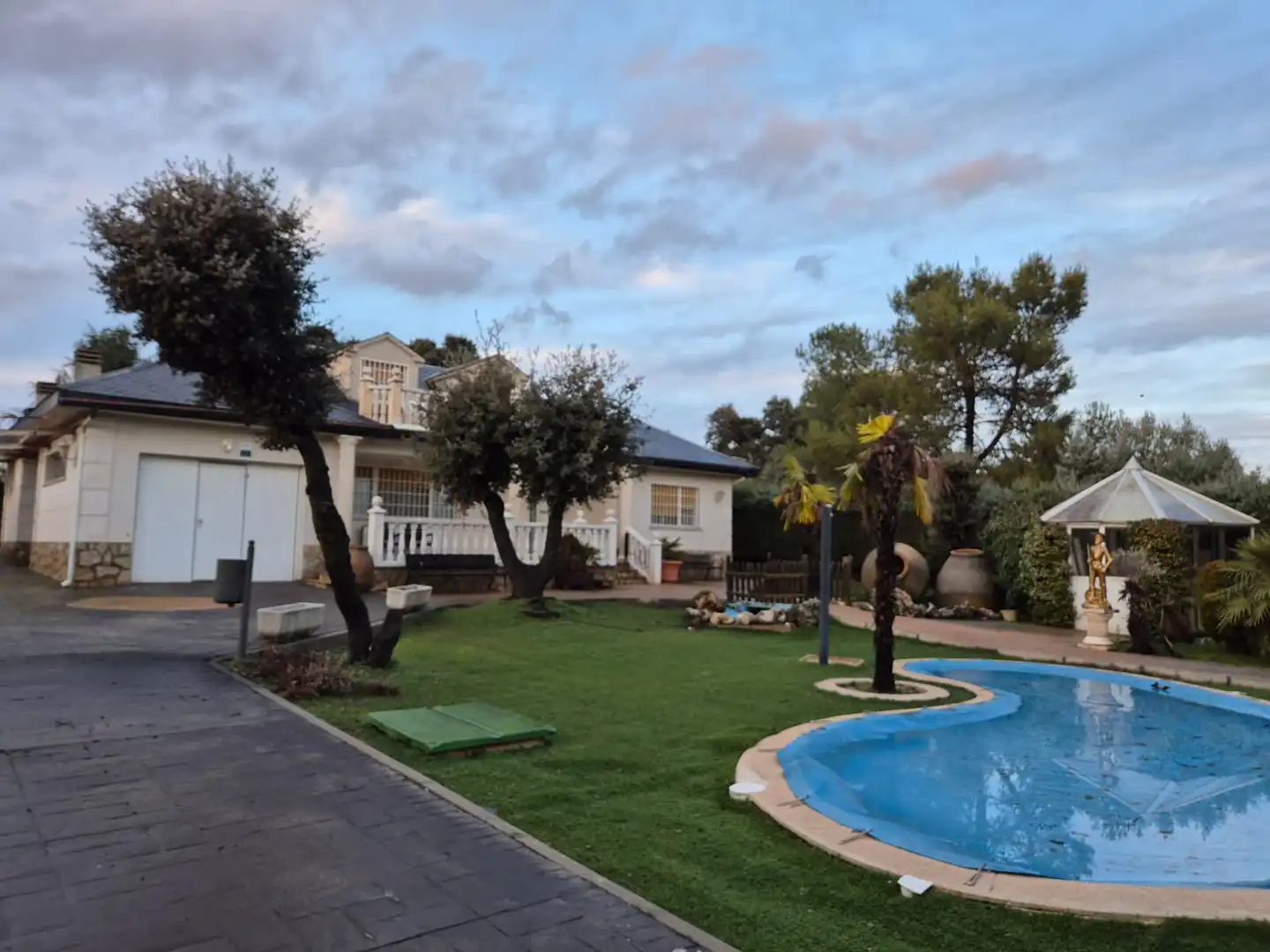 Garten von Haus oder Chalet zum Verkauf in Nuevo Baztán mit Klimaanlage, Heizung und Privatgarten