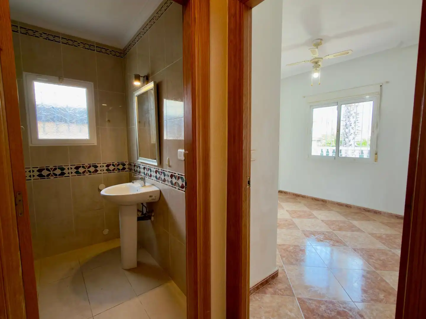 Bany de Casa o xalet en venda en Torrevieja amb Aire condicionat, Jardí privat i Terrassa