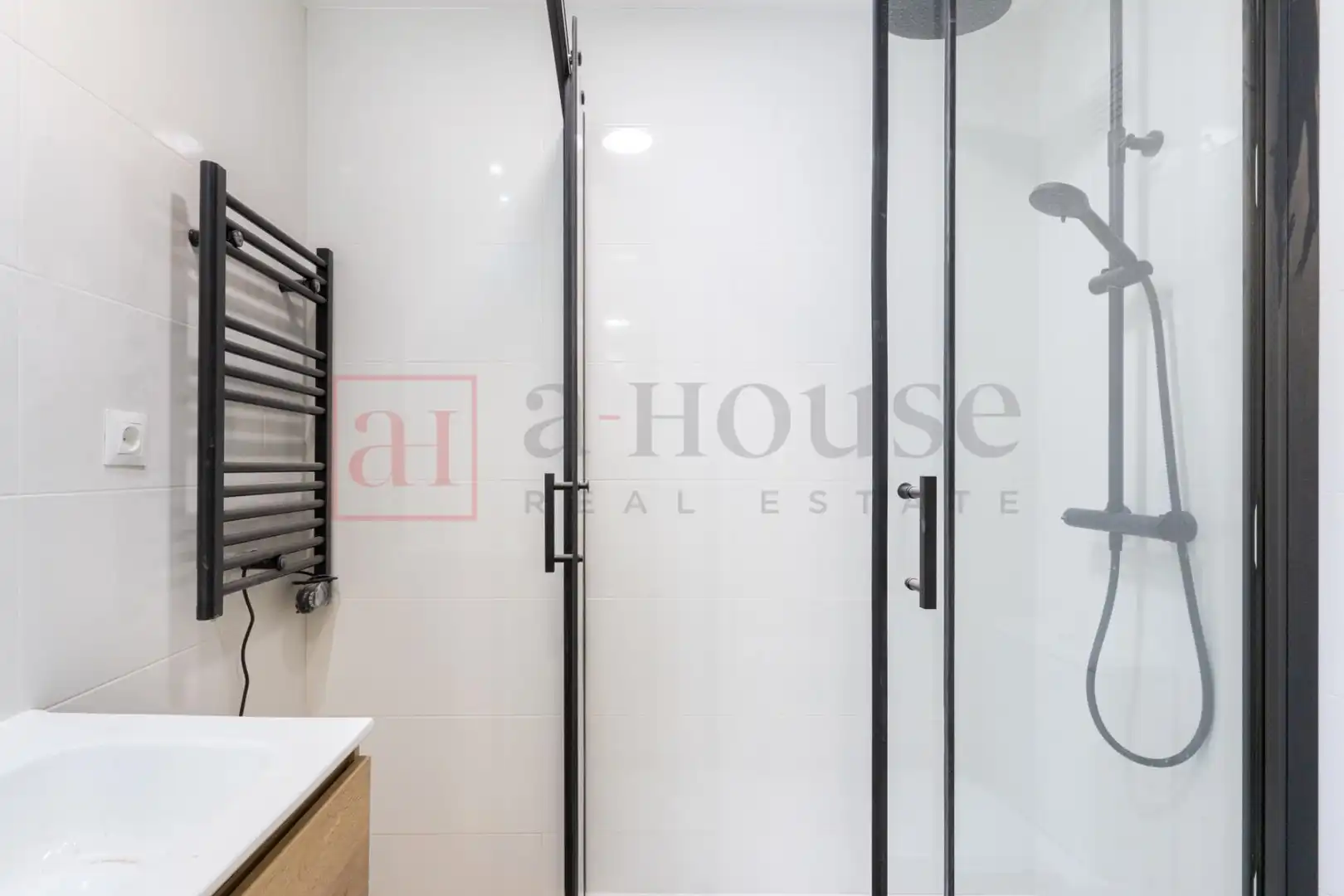 Baño de Local en venta en Madrid con Aire acondicionado