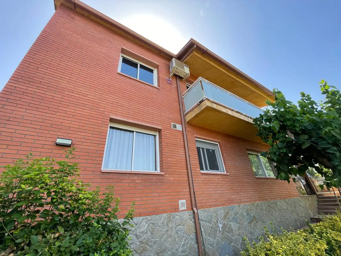 Vista exterior de Casa o xalet en venda en Cervelló amb Aire condicionat, Calefacció i Jardí privat