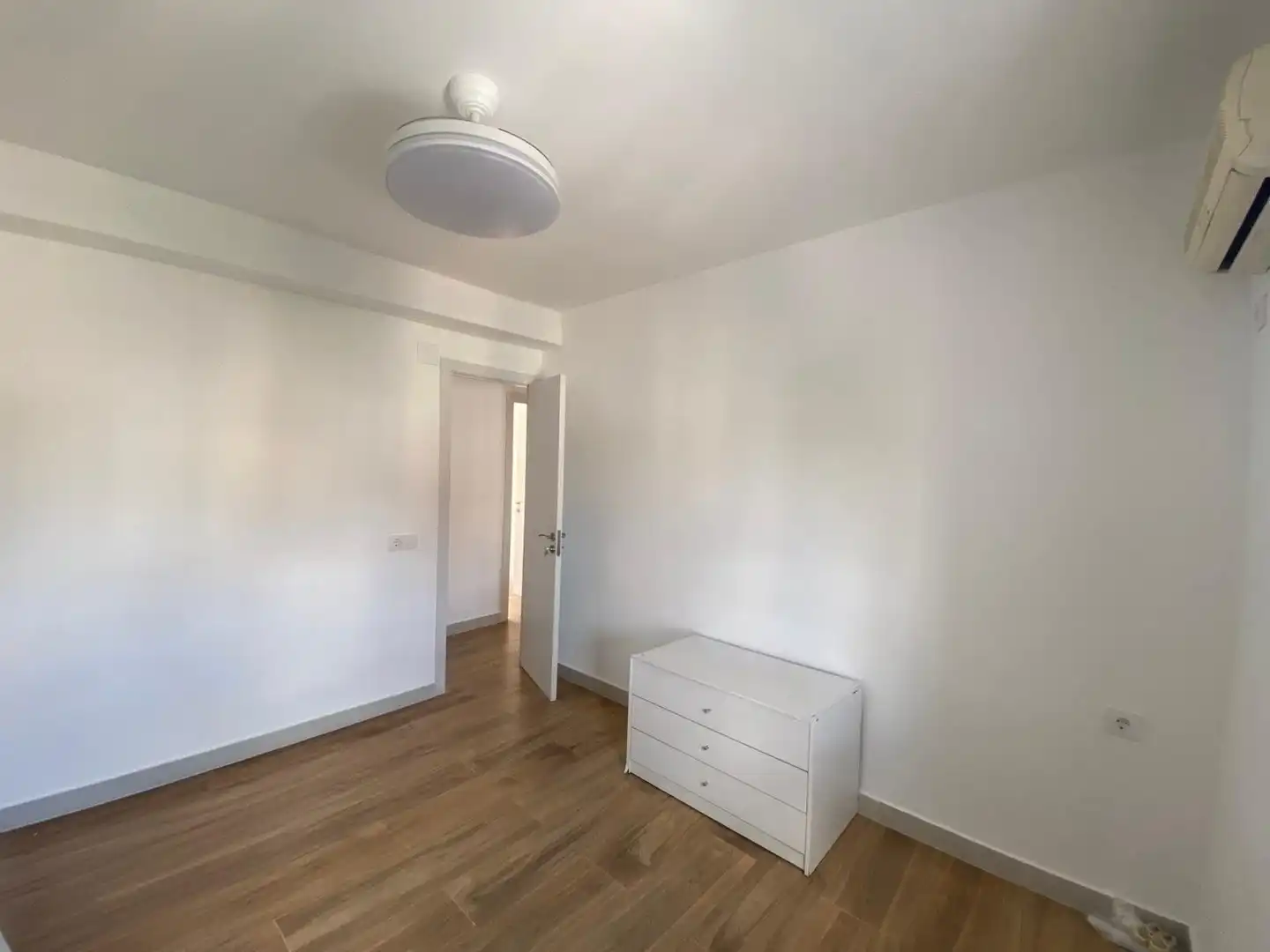 Bedroom of Flat for share in Sevilla