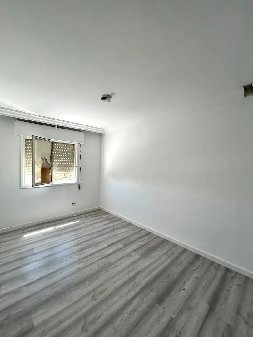 Bedroom of Flat for sale in Sevilla  with Air Conditioner
