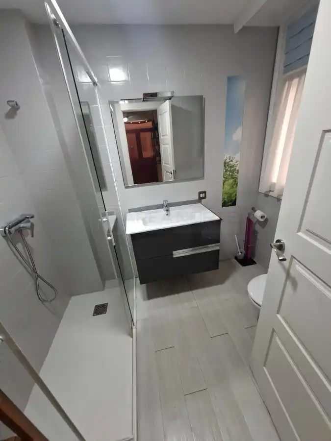 Bathroom of Flat for sale in Lovaina
