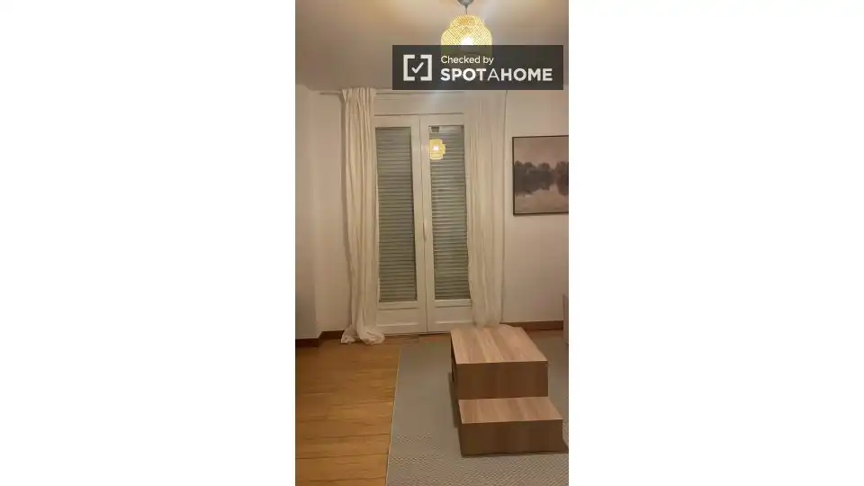 Bedroom of Flat for rent in Madrid  with Air Conditioner, Heating and Furnished