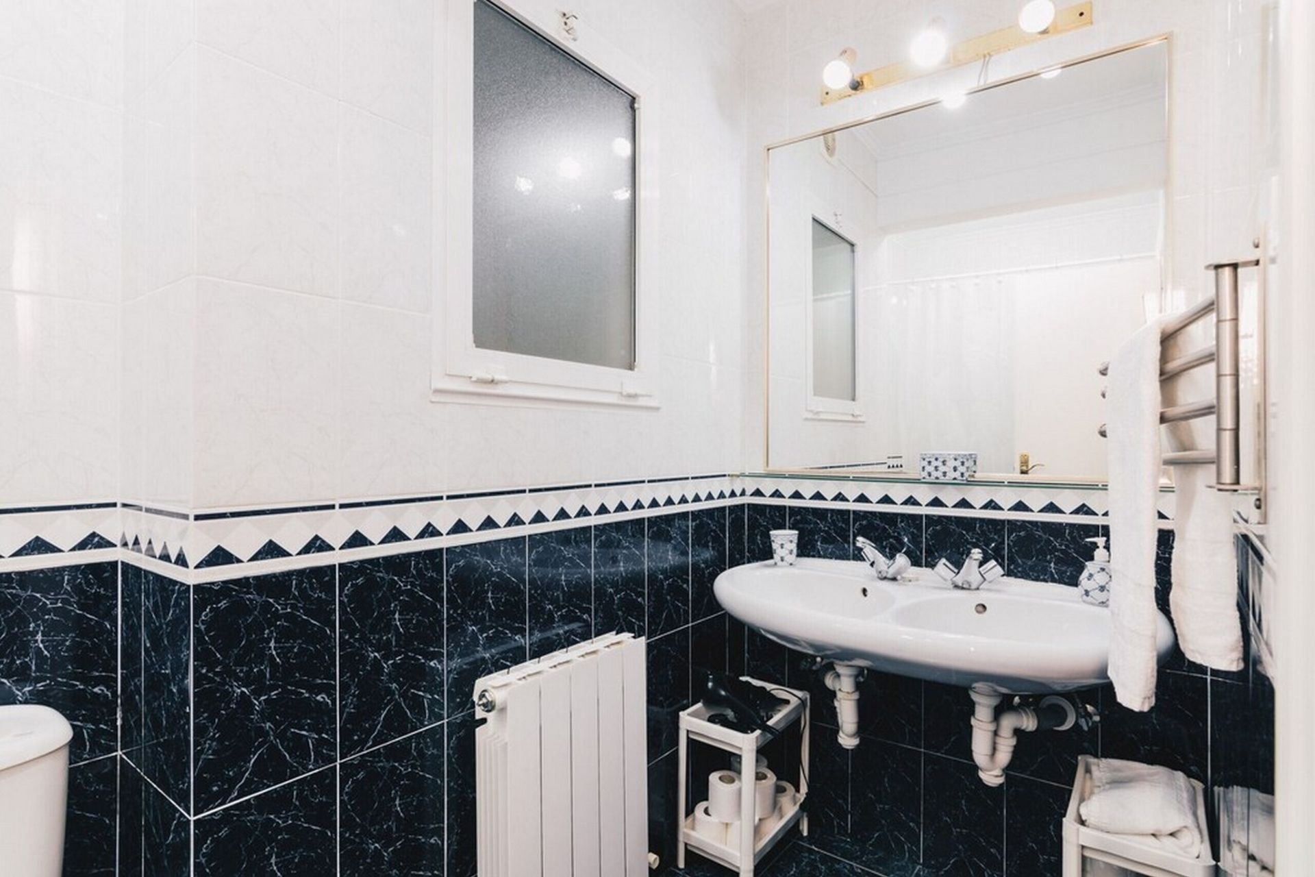 Bathroom of Flat to rent in Terrassa  with Air Conditioner, Furnished and TV