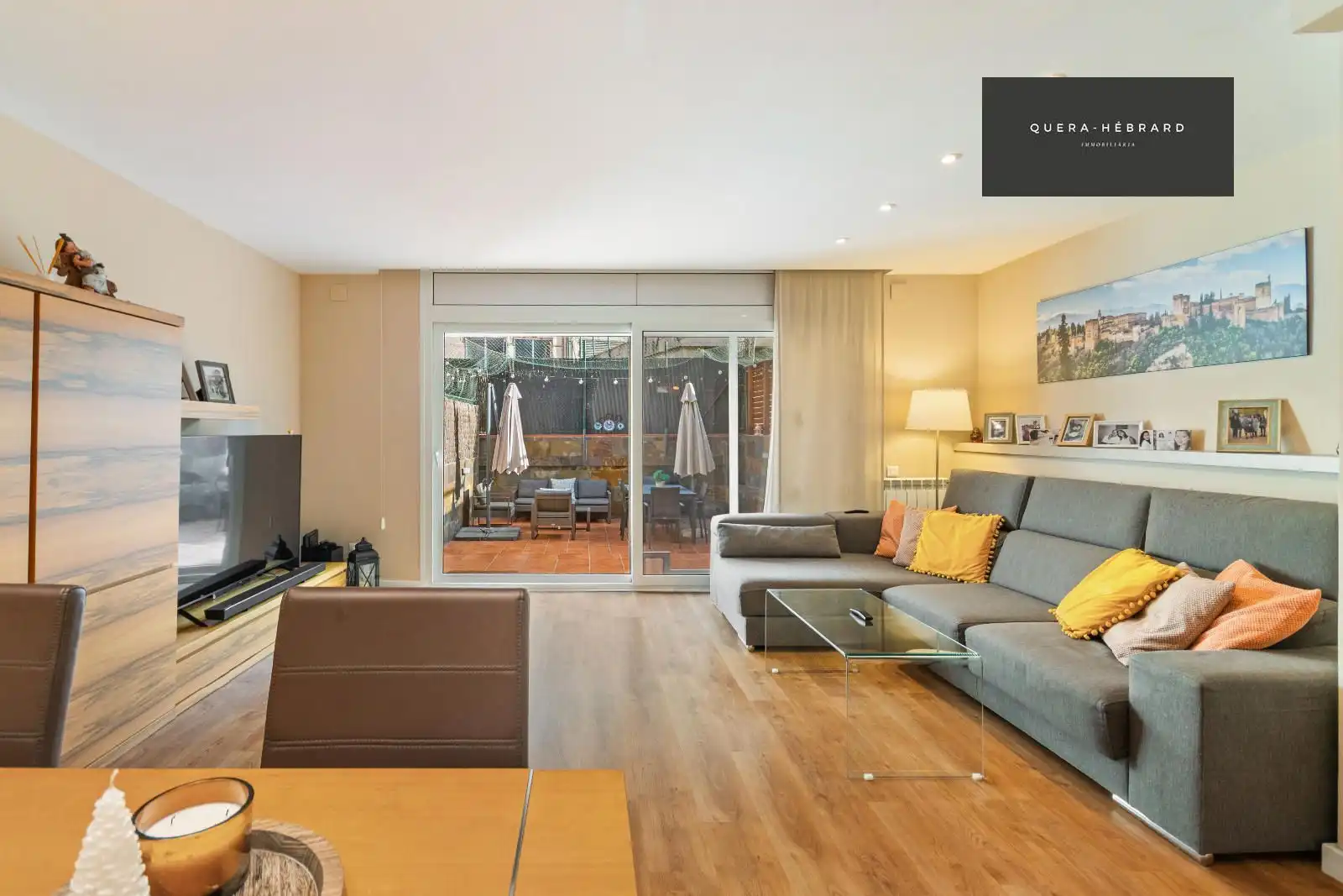 Sala de estar de Casa adosada en venta en Rubí con Aire acondicionado, Calefacción y Parquet
