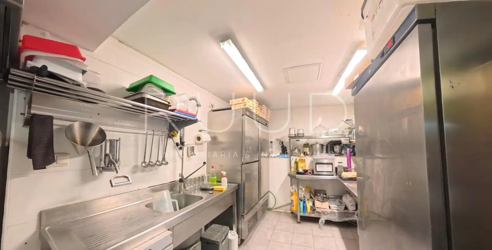 Cocina de Local de alquiler en Castelldefels con Aire acondicionado