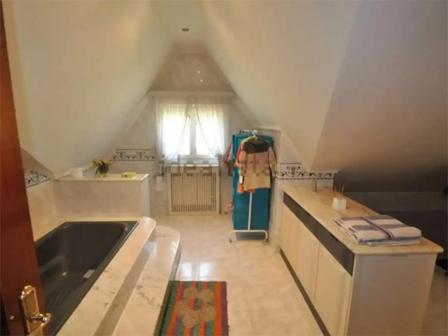 Badezimmer von Wohnung zum Verkauf in Castro-Urdiales mit Privatgarten, Schwimmbad und Möbliert