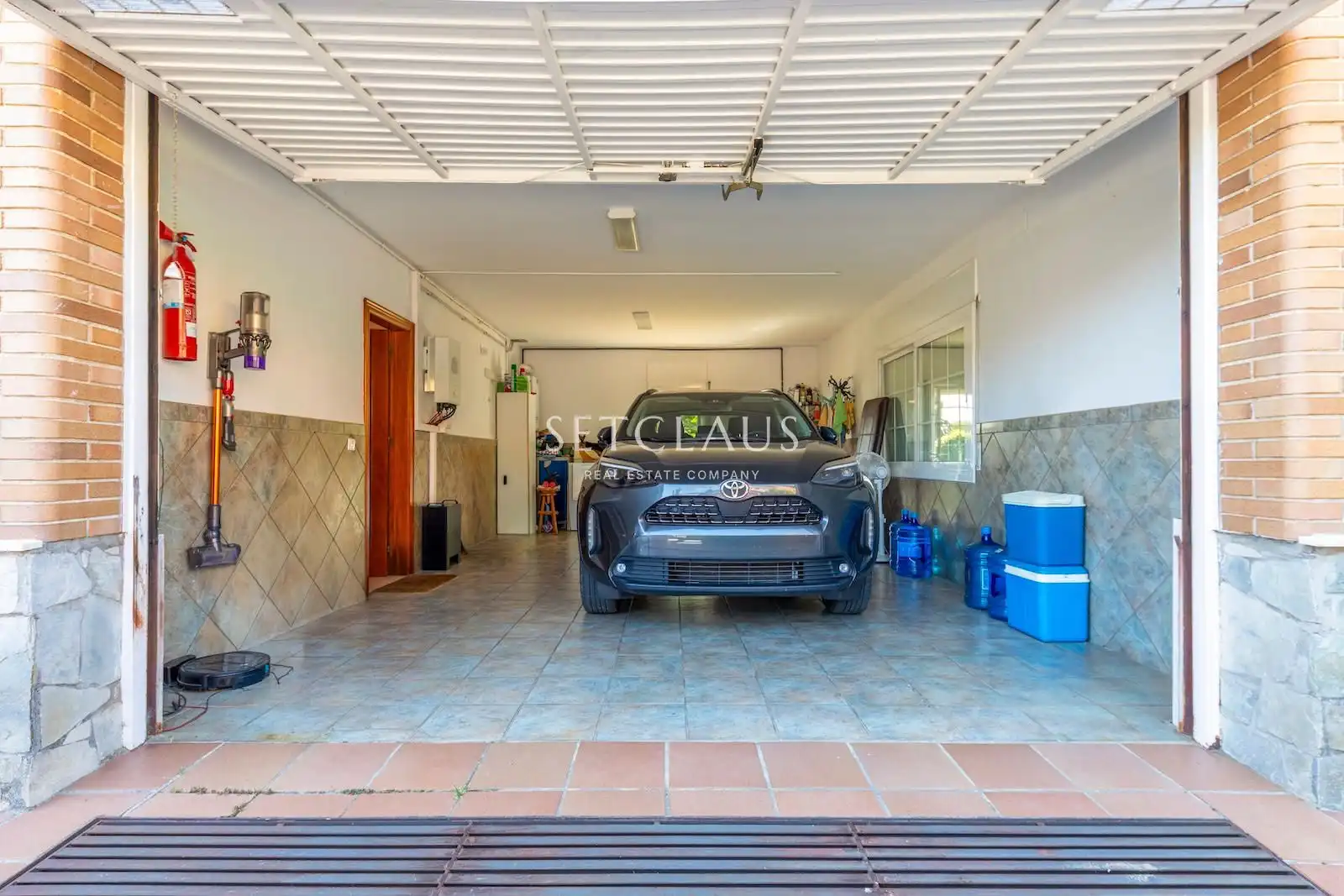 Aparcament de Casa o xalet en venda en Premià de Dalt amb Calefacció, Jardí privat i Terrassa