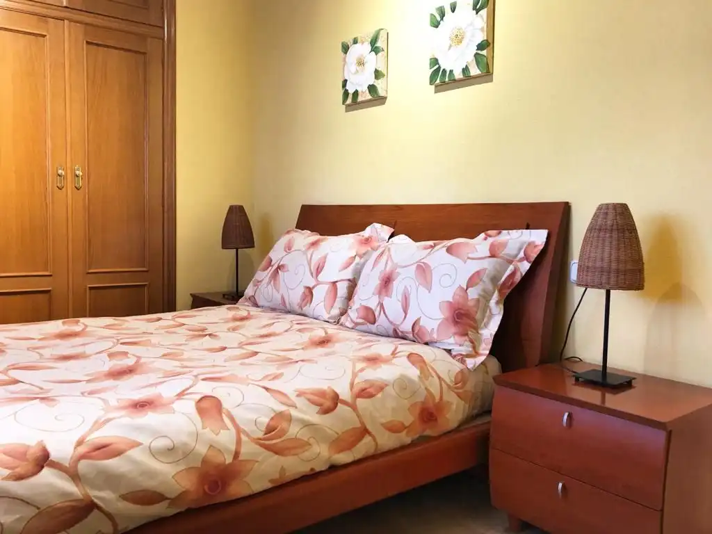 Habitación de Ático de alquiler en Villarrobledo con Aire acondicionado, Calefacción y Jardín privado