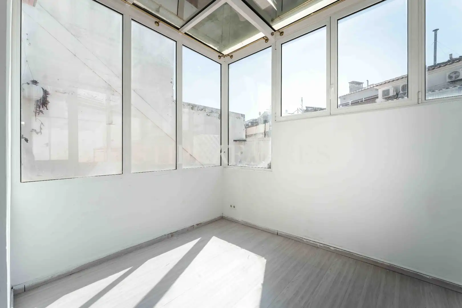Habitación de Ático en venta en Barcelona con Aire acondicionado, Calefacción y Trastero