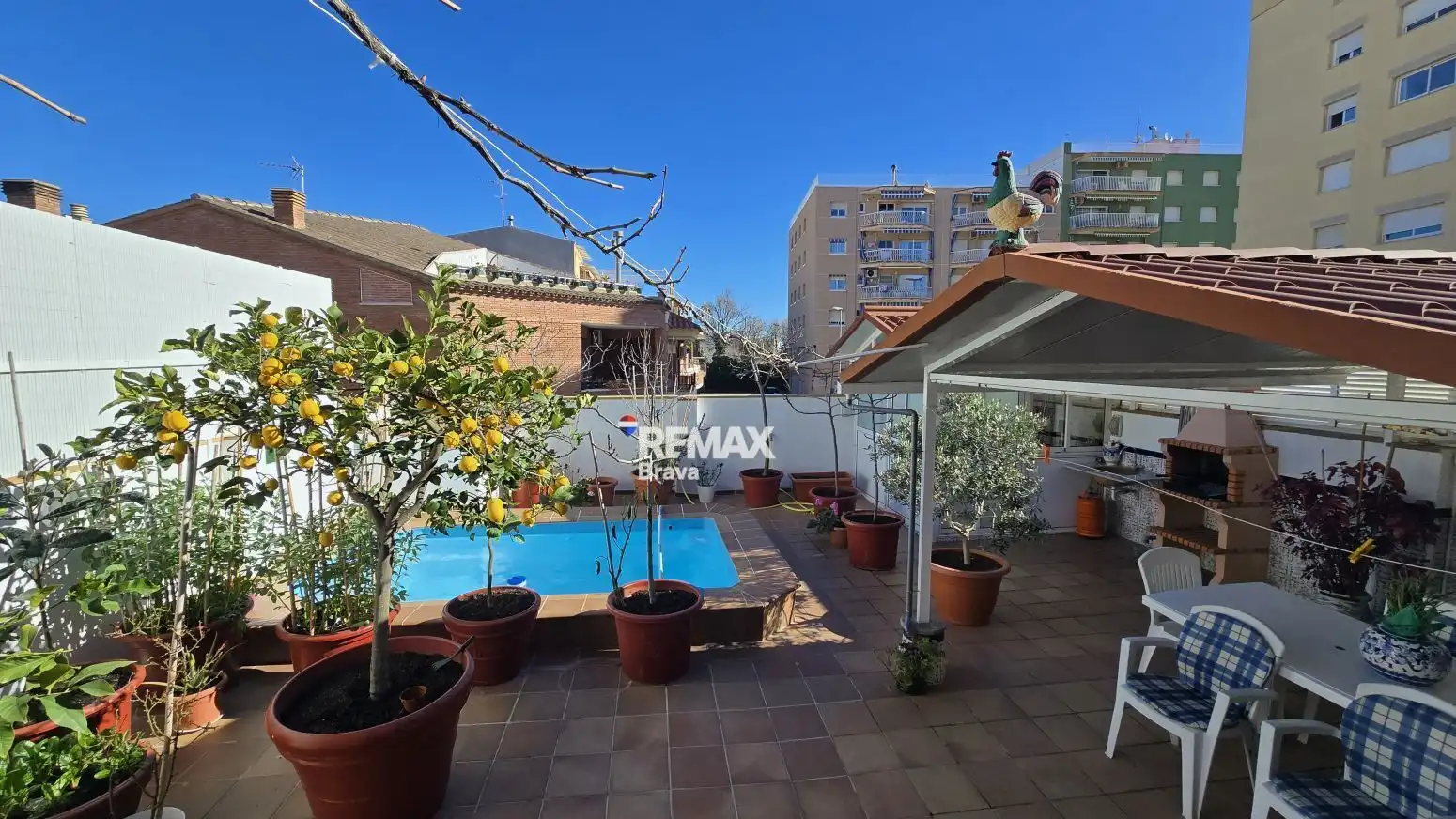 Vista exterior de Casa o xalet en venda en Pineda de Mar amb Aire condicionat, Calefacció i Terrassa