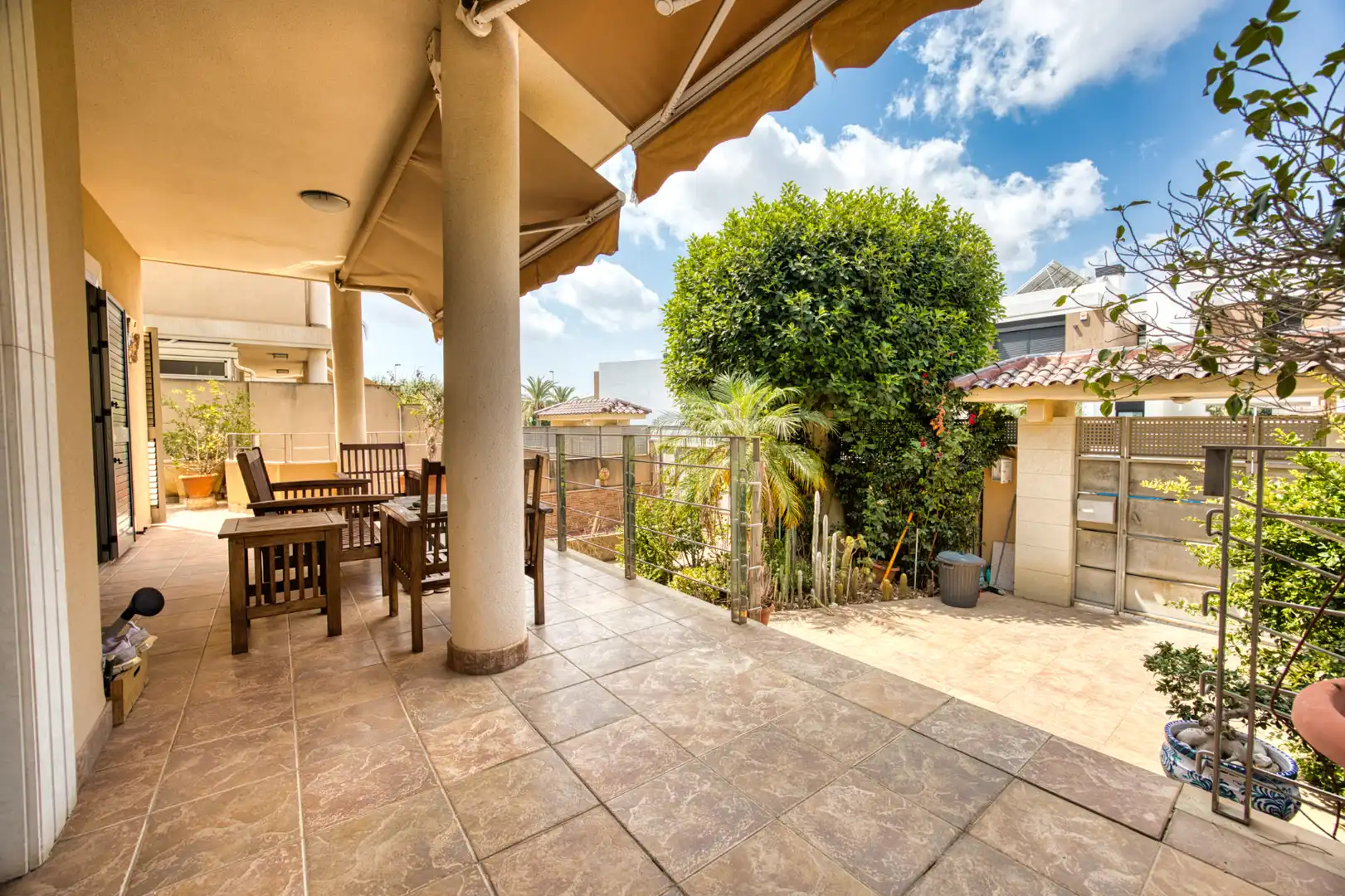Terrasse von Haus oder Chalet zum Verkauf in Elche / Elx mit Klimaanlage, Heizung und Privatgarten