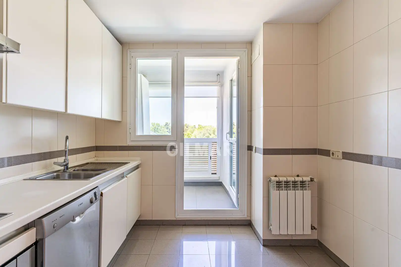 Kitchen of Duplexes for sale in Madrid  with Heating, Private garden and Storage room