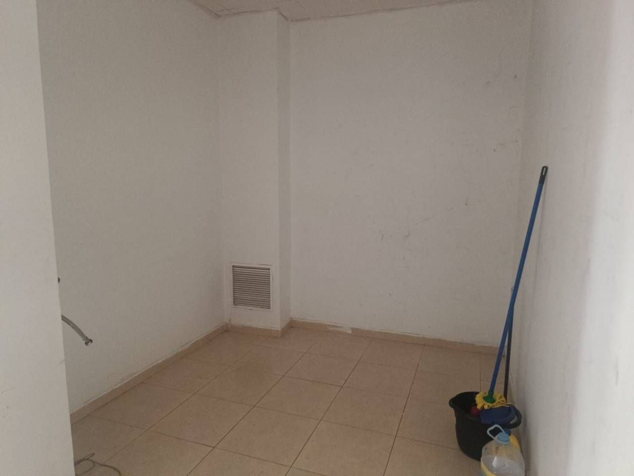 Premises to rent in  Valencia Capital  with Air Conditioner