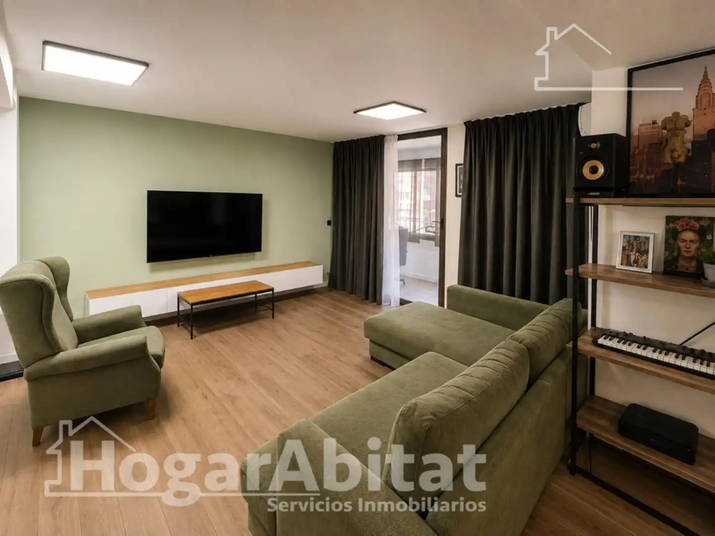 Living room of Flat for sale in Valencia  with Air Conditioner, Heating and Furnished