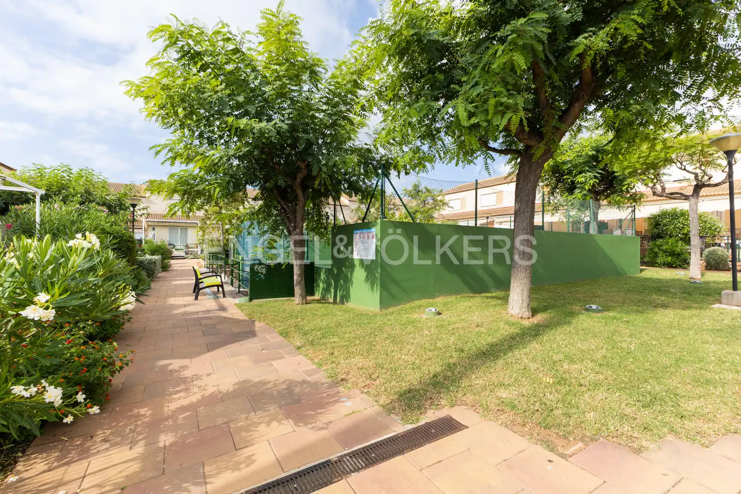 Vista exterior de Casa o xalet en venda en Oropesa del Mar / Orpesa amb Calefacció, Jardí privat i Terrassa