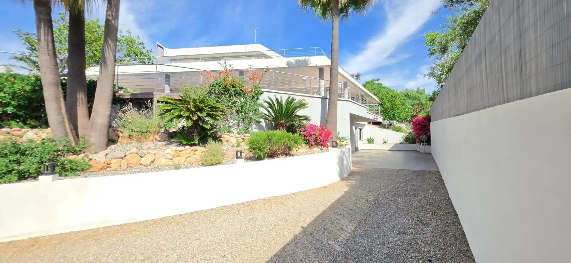 Vista exterior de Casa o xalet en venda en Calvià amb Aire condicionat, Calefacció i Jardí privat