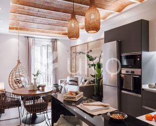 Cuina de Apartament de lloguer en  Barcelona Capital amb Aire condicionat, Terrassa i Moblat