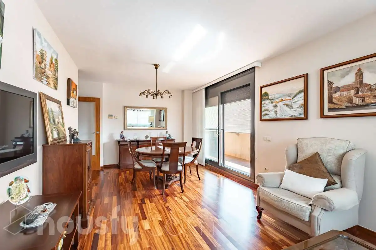 Vista exterior de Piso en venta en Esplugues de Llobregat con Aire acondicionado, Calefacción y Parquet