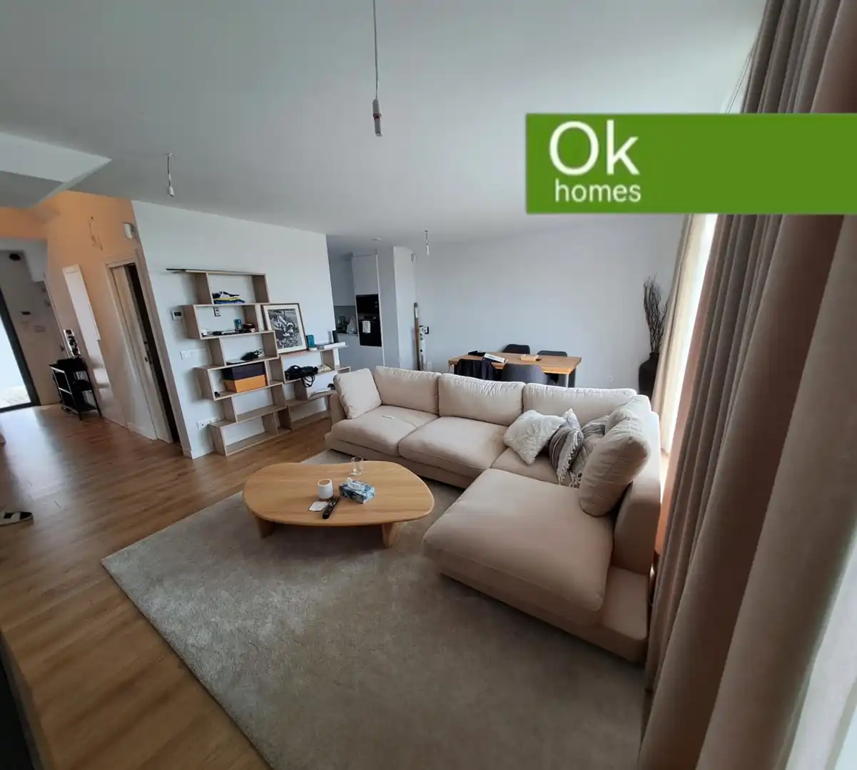 Sala de estar de Casa adosada en venta en Oleiros con Calefacción, Parquet y Terraza