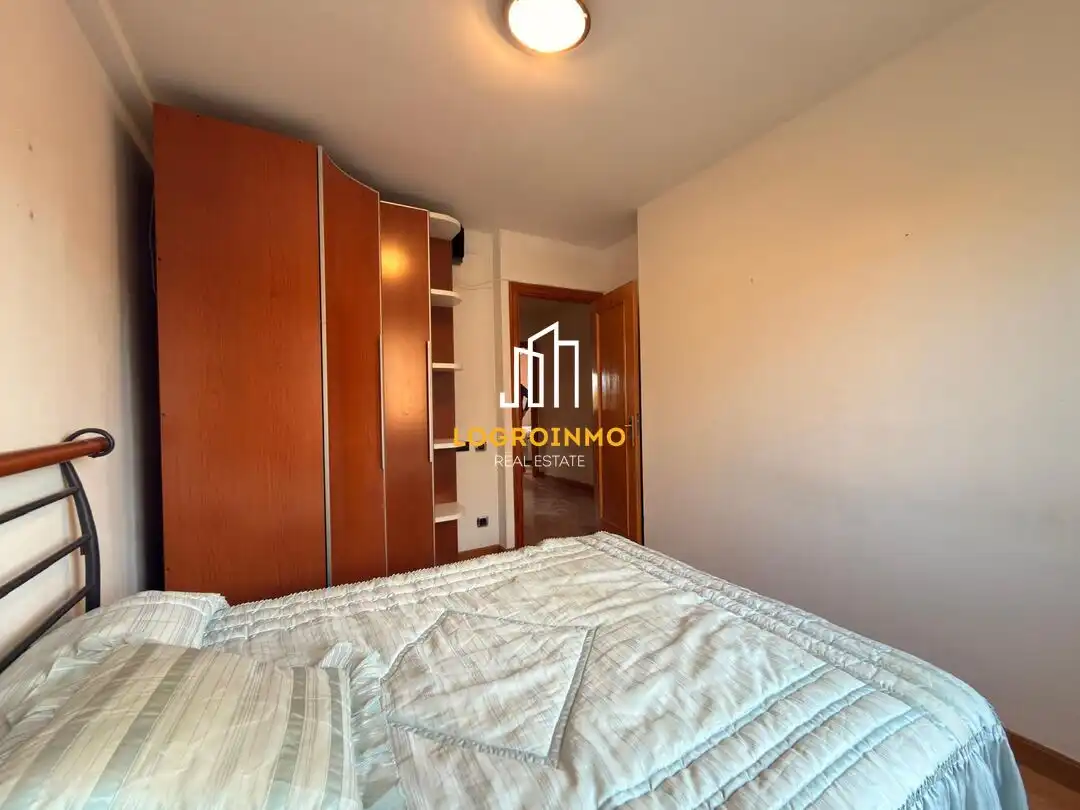 Bedroom of Detached homes for sale in  Logroño  with Heating, Private garden and Terrace