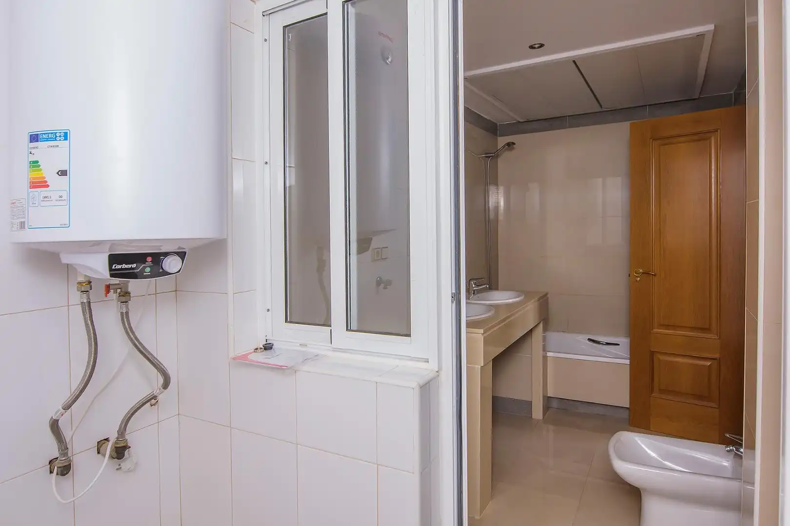 Baño de Piso en venta en Carboneras con Jardín privado, Terraza y Piscina comunitaria