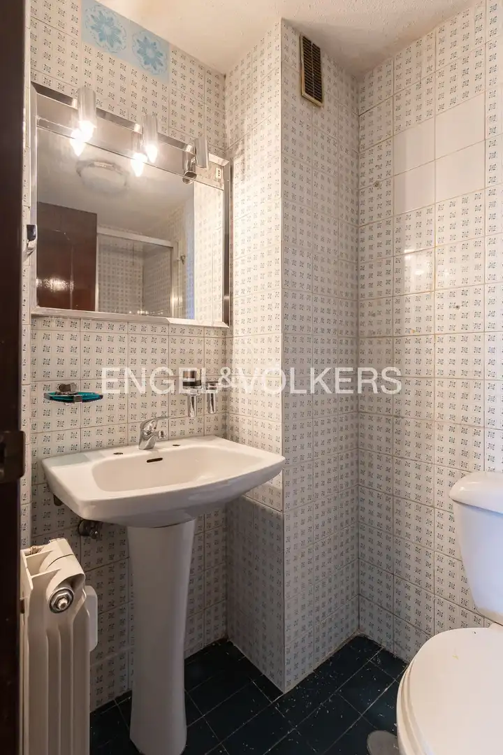 Baño de Piso en venta en Madrid con Calefacción, Parquet y Terraza