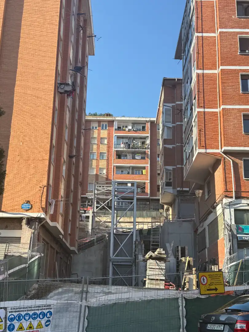 Vista exterior de Pis en venda en Bilbao  amb Calefacció, Terrassa i Moblat