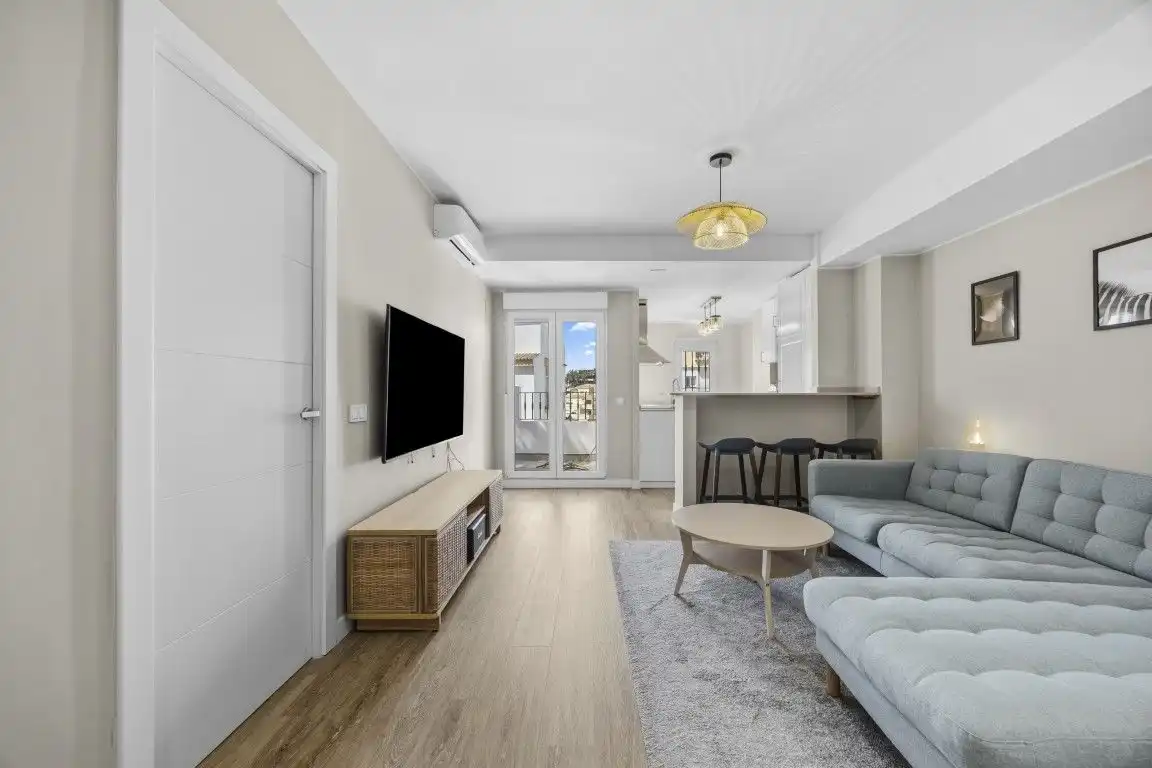 Sala de estar de Apartamento en venta en Benalmádena con Aire acondicionado, Calefacción y Amueblado