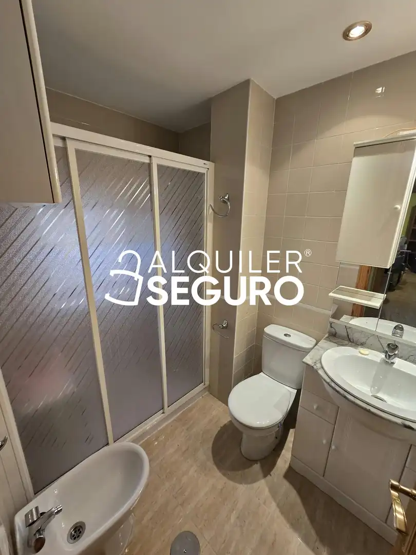 Badezimmer von Wohnung zur Miete in Latina
