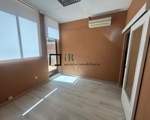 Office for sale in  Toledo Capital  with Air Conditioner