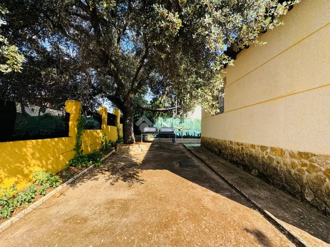 Vista exterior de Casa o xalet en venda en Hormigos amb Aire condicionat, Calefacció i Traster