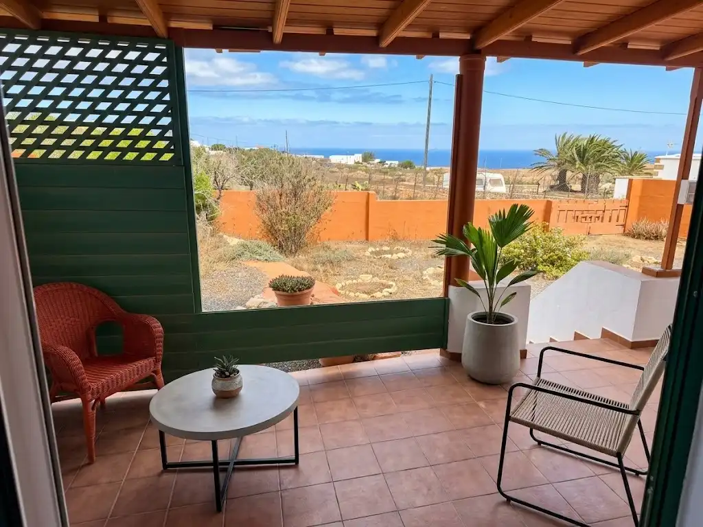 Terrassa de Casa o xalet en venda en La Oliva amb Jardí privat, Terrassa i Moblat