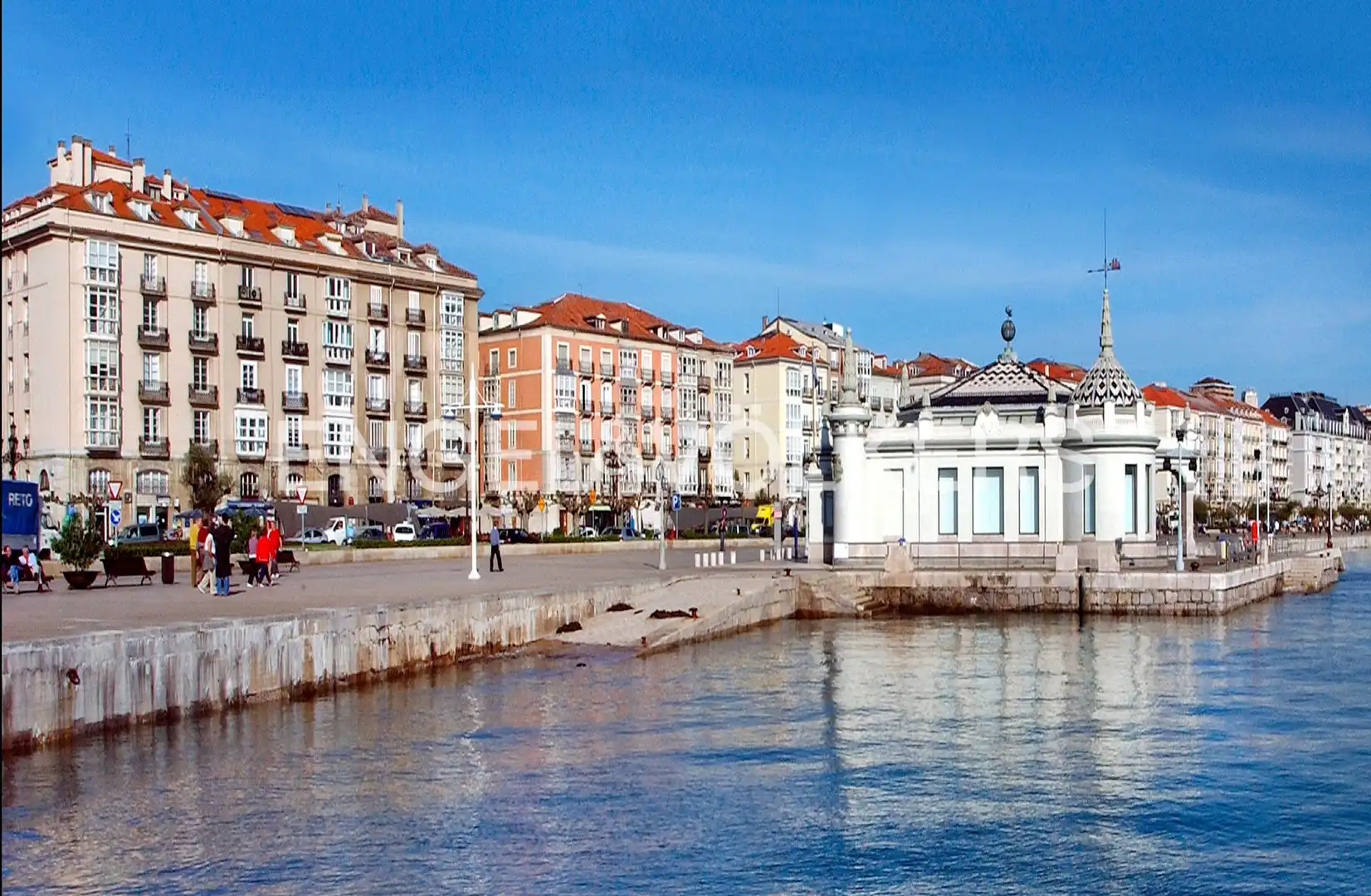 Außenansicht von Wohnung zur Miete in Santander mit Heizung
