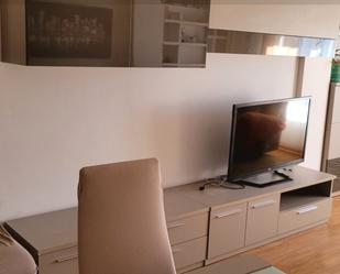 Living room of Flat to rent in Cuenca Capital  with Air Conditioner, Heating and Parquet flooring