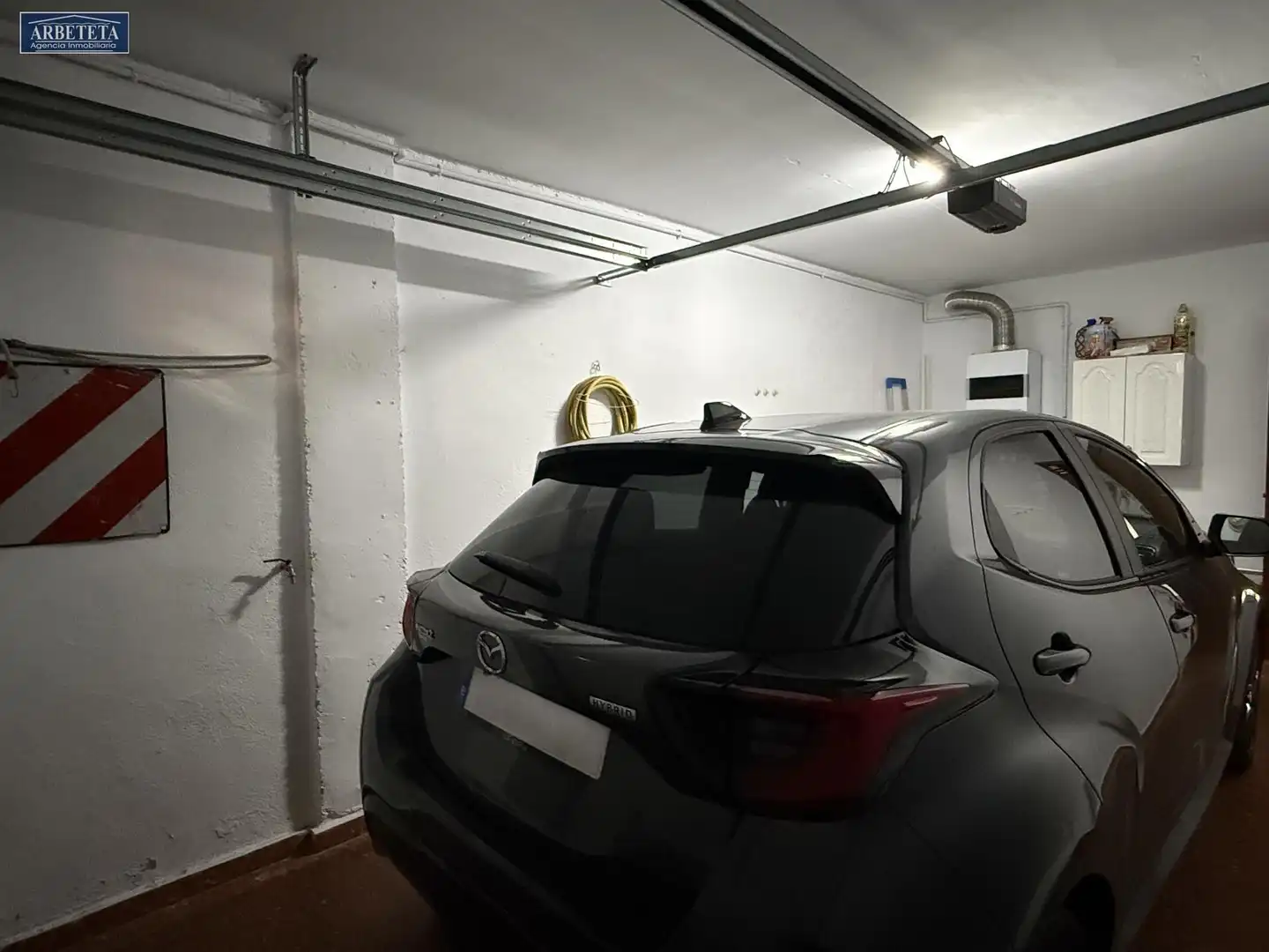 Parkplatz von Einfamilien-Reihenhaus zum Verkauf in Guadalajara mit Heizung, Parkett und Terrasse
