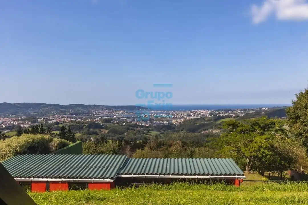 Casa o xalet en venda en Irun  amb Calefacció i Jardí privat