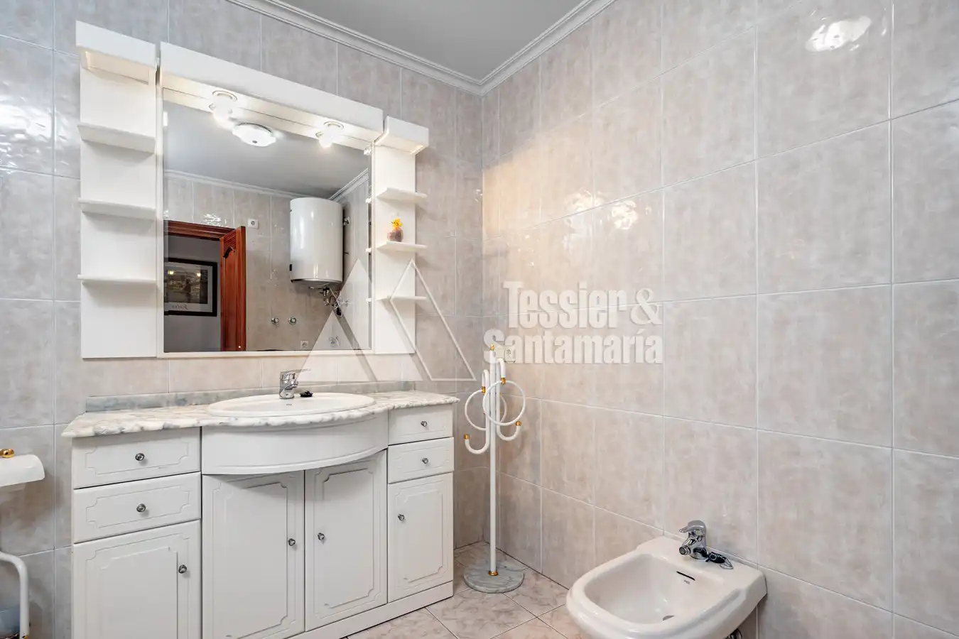 Baño de Piso en venta en Gijón  con Calefacción, Trastero y Amueblado