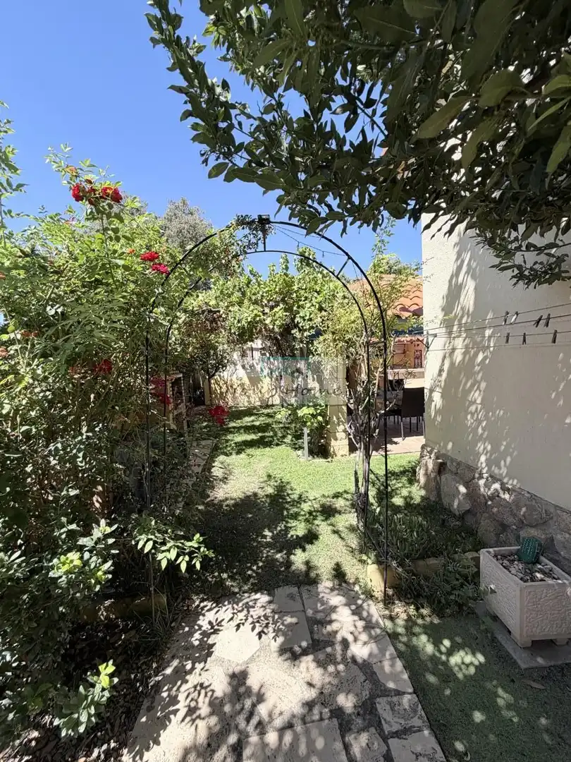 Casa amb piscina en venda a Calle de los Pinares, imagen 5