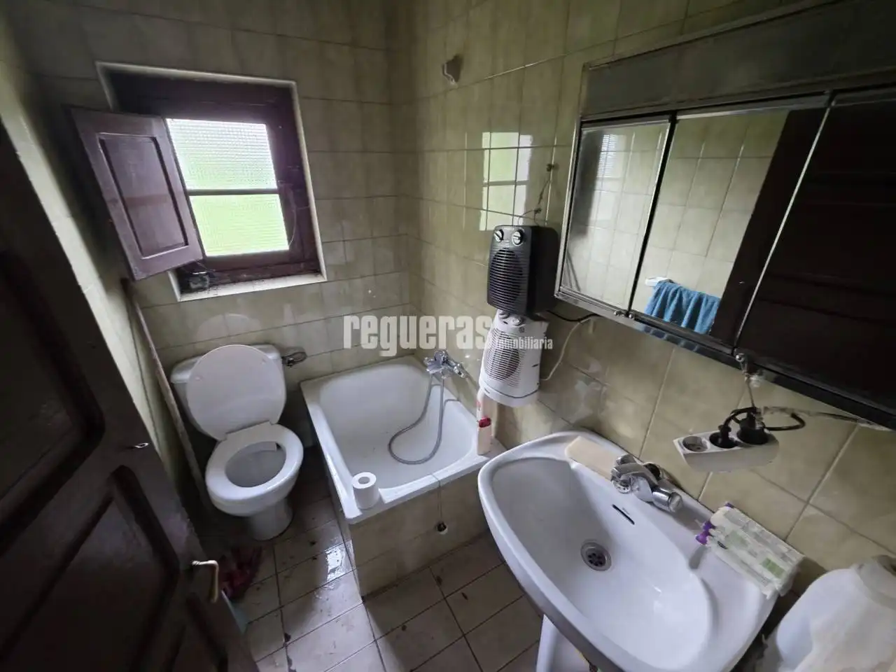 Bany de Casa o xalet en venda en Castrillón